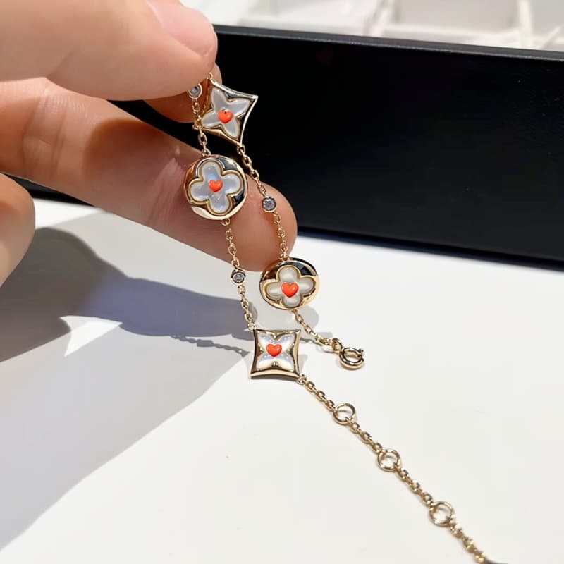 レディースブレスレット 幸せの花模様チェーンブレスレット