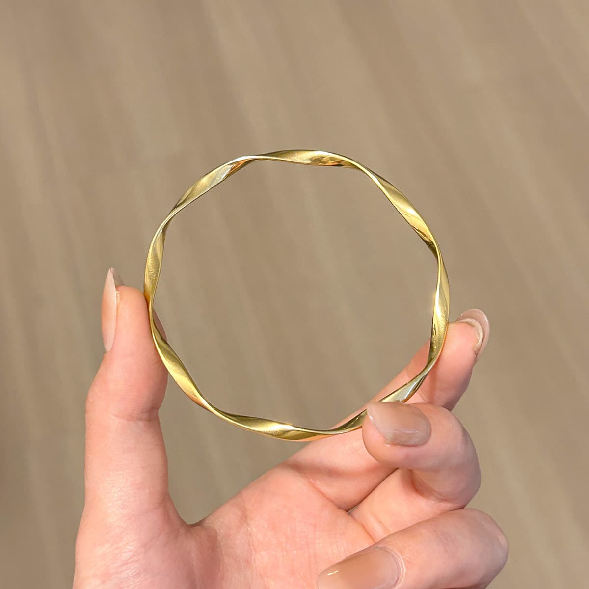 レディースブレスレット ねじれ波紋バングル