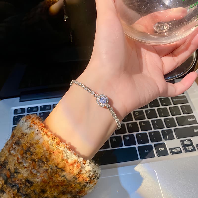 レディースブレスレット 華やか煌めき ハートブレスレット