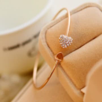 レディースブレスレット きらめきハートバングル