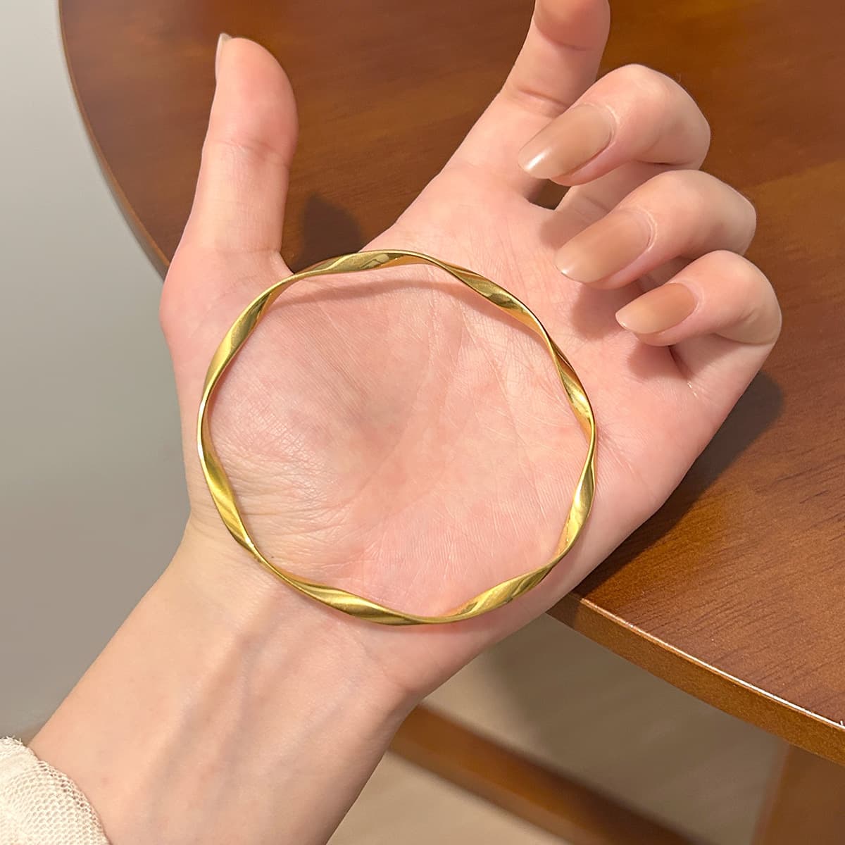 レディースブレスレット ねじれ波紋バングル