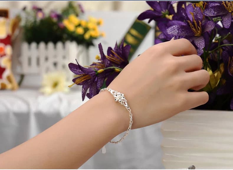 レディースブレスレット 花模様の輝き 細身チェーンブレスレット