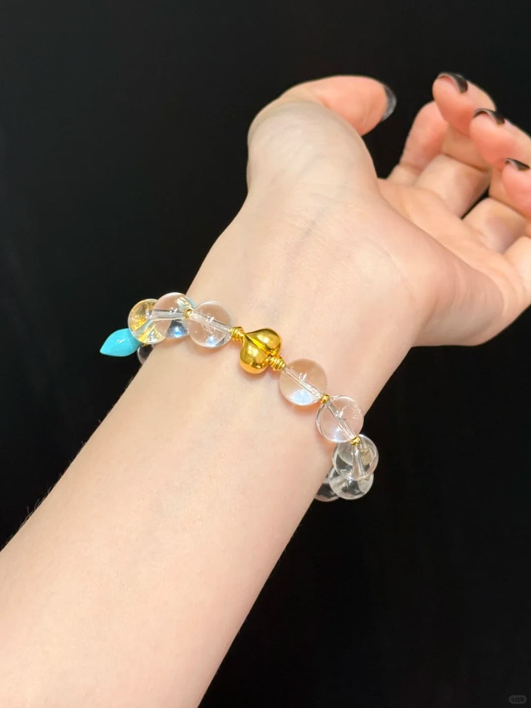 レディースブレスレット 透明水晶と天然石のしずくバングル